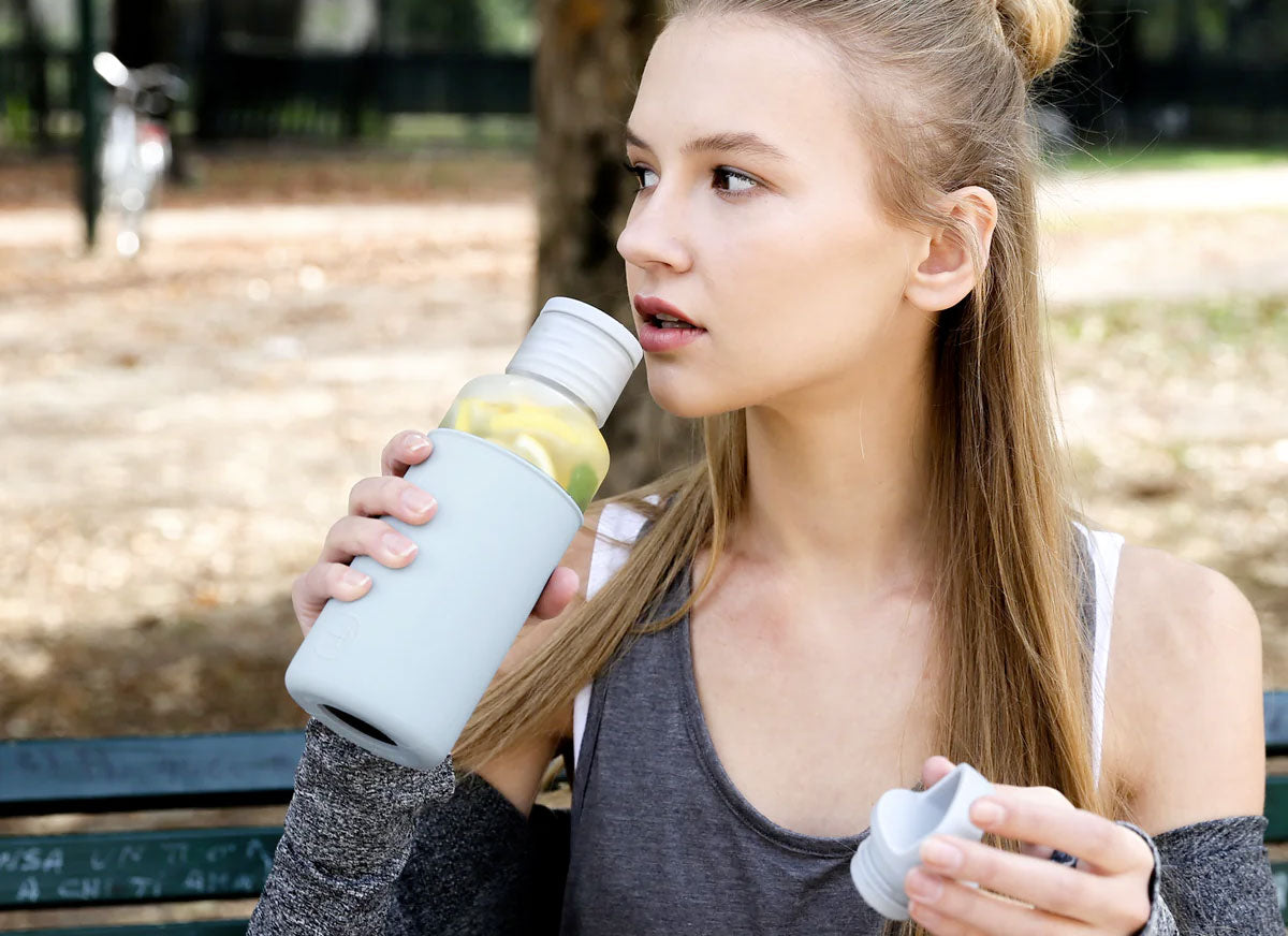 Clear Reusable Water Bottles: The Perfect Workout Companion